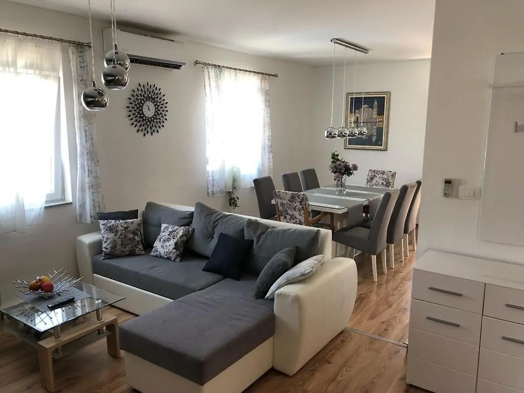 Holiday House In Zadar With Balcony, Air Conditioning, W-Lan, Washing Machine Holiday home